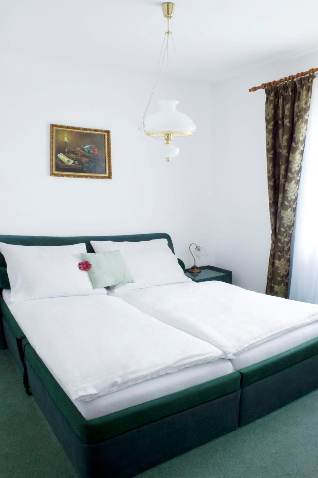 Hotel Zamecek Pod Hradem Stary Jicin 111 Exteriör bild