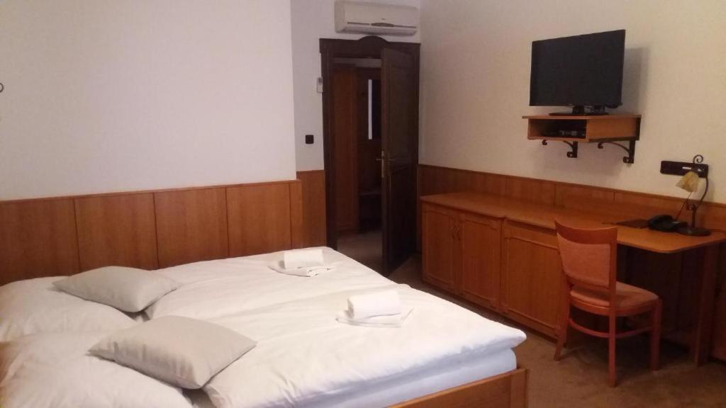 Hotel Zamecek Pod Hradem Stary Jicin 111 Exteriör bild